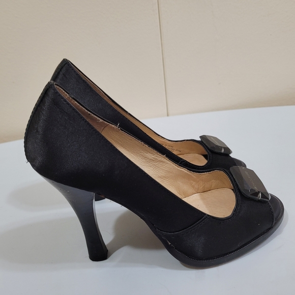 Michael kors tip-toe heels sz 5M - Picture 3 of 9